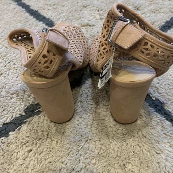 Pink suede heels - Picture 3 of 4